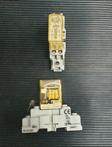 IDEC RH1B-U 24VDC RELAY W/ SH1B-05C 300V 10A BASE QTY: 5 (R4S9.8B1 - Imagen 1 de 1