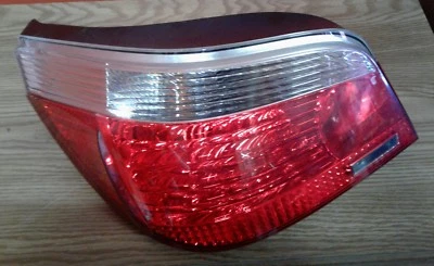 BMW 530 Xi 2006 conjunto de luces traseras laterales para conductor izquierdo - usado OEM Foto 1 de 4