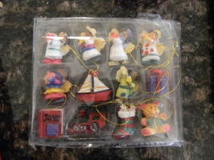 Juego de 12 nuevos adornos navideños en miniatura pintados a mano paquete ataduras - ¡RARO! - Imagen 1 de 3