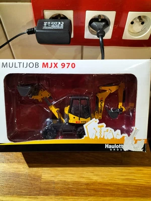 Engin de chantier Tractopelle 1/50 Multijob MJX 970 Haulotte. - Photo 1/2
