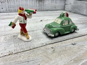 JUEGO DE 2 #54866 RETIRADOS COMO ESTÁ Dept 56 Snow Village 'ENTREGA DE PIZZA' de colección 1998 - Imagen 1 de 24
