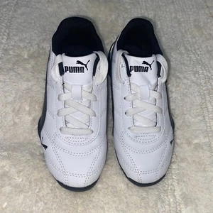 Youth Sz 12 White Black Puma Junior Casual Sneakers New - Picture 1 of 6