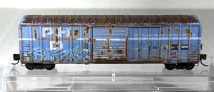 MICRO-TRAINS 50' CAJA LATERAL ACANALADA COCHE DESGASTADO/GRAFFITI SRN/ex-PHD 02544366 - Imagen 1 de 4