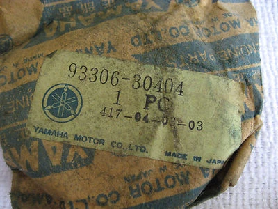 Cojinete de rueda Yamaha OEM NOS 93306-30404 perno FJ1200A FZR1000 #3197 Foto 1 de 3