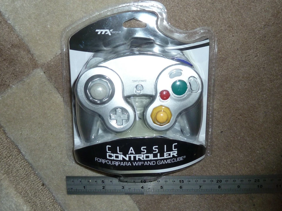 GAMECUBE CLASSIC CONTROLLER GAMEPAD GAME PAD BRAND NEW Silver Nintendo Wii Retro - Image 1 of 3
