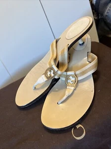 Gucci 8.5 GG Logo Sandals Mid Kitten Heels THONG Flip Flop Slides Beige Tan Gold - Picture 1 of 24