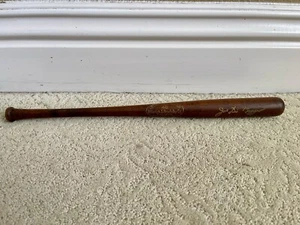 JOE DI MAGGIO LOUISVILLE SLUGGER 16 Inch Mini SOUVENIR BASEBALL BAT ( READ ) - Picture 1 of 6