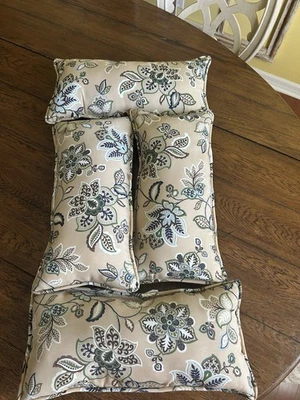 Hampton Indoor Outdoor Accent Pillows Set Of 4 Perfect Condition Oblong - Image 1 of 4