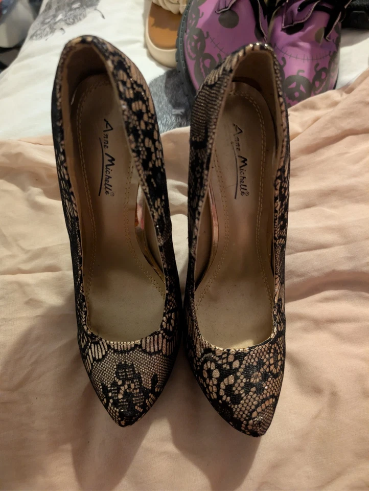 Anna Michelle Shoes  Size 6 - Image 1 of 4