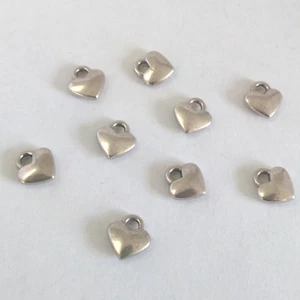 KONVOLUT 25 SILBER ANHÄNGER Perlen Charms HERZEN HEART 8 x 7 mm FIMO Schmuck - Bild 1 von 1