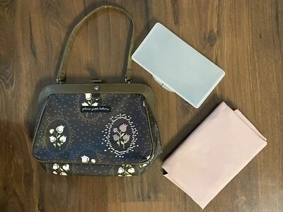 Bolso clutch de pañales con parte inferior de pepinillo de petunia con almohadilla para cambiar pañales y estuche MARRÓN Foto 1 de 4