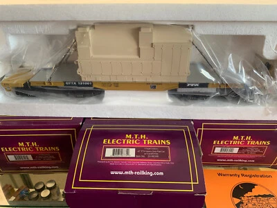 MTH PREMIER  #20-98356 47' TTX HEAVY DUTY FLAT CAR #131001 WITH TRANSFORMER - Image 1 of 3