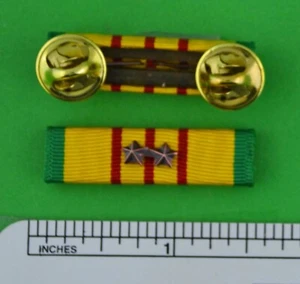 VIETNAM SERVICE MEDAL RIBBON BAR on Holder with 2 Bronze Campaign Stars - Picture 1 of 3