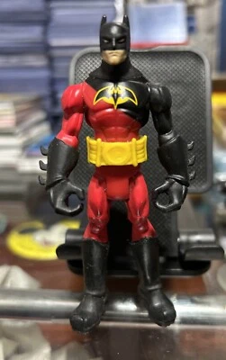 "Figura de acción DC Universe Power Attack Red Batman 2012 4"" disfraz rojo/negro" Foto 1 de 4