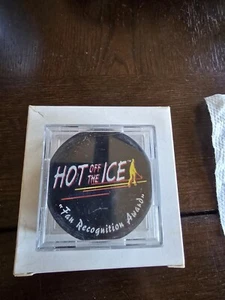 HOT OFF THE ICE "PREMIO RECONOCIMIENTO FAN" OFICIAL Hecho en ESLOVAQUIA DISCO Hockey - Imagen 1 de 4