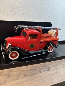 Solido Ford Pompier 1:18 Diecast Model Beverly Hills FD No 3 Ref 8026 - Picture 1 of 12