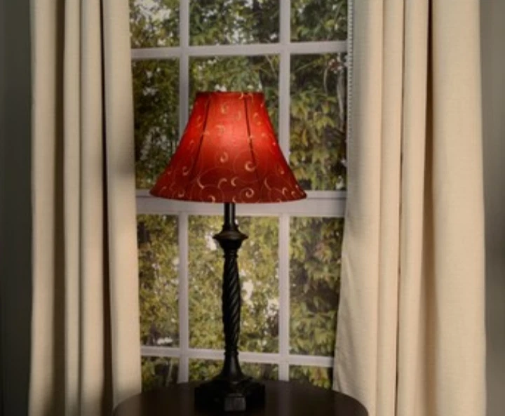 Lote de 2 pantallas de lámpara campana de tela borgoña y dorada allen + roth 5 in H x 6 in W Foto 1 de 1