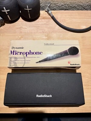 Radio Shack DYNAMIC 33-3018 Unidirectional Dynamic Microphone w/ 20 Ft Cord - Image 1 of 2