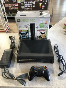 XBOX X-BOX 360 SCHWARZ GAME SYSTEM ELITE KONSOLE MIT CONTROLLER ANSCHLÜSSE 120GB HDD - Bild 1 von 2