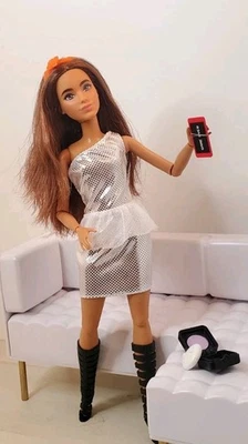 NUEVA Barbie Híbrida ÚNICA Completamente Articulada Pequeña Fashionista Cabeza de Hermana y Más Foto 1 de 4