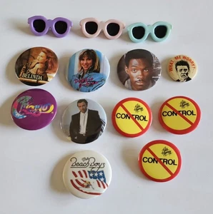 Vintage 1980s Pinback Button Lot - Music, TV & Pop Culture Collectible Pins - Bild 1 von 6