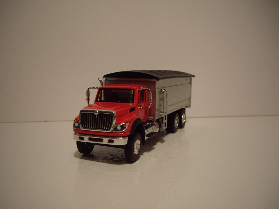 GREENLIGHT 1/64 INTERNATIONAL WORKSTAR TANDEM AXLE GRAIN TRUCK DCP ERTL