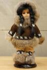 Figurine poupée en porcelaine Alaskan Friends neuf avec étiquettes parka indigène Alaska costume ethnique