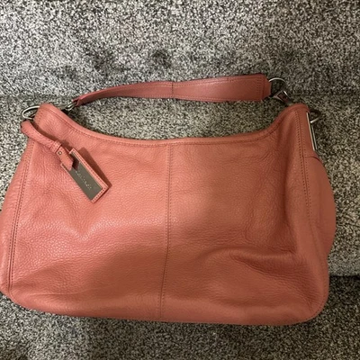 ¡¡Cartera de hombro de cuero Calvin Klein!! Textura de guijarros. Color melocotón. Foto 1 de 4