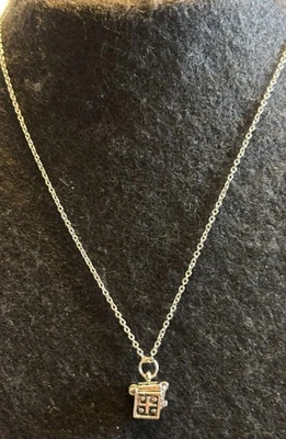 "Collar colgante caja de oración medallón secreto tono plata 18"" cadena abierta" Foto 1 de 4