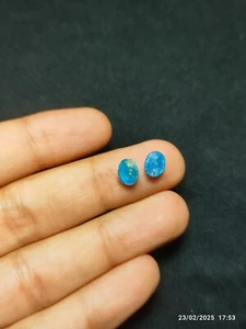 Apatite Oval Cabochon 8x6mm Neon Blue for Jewelry Making - Picture 1 of 4