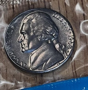 1968 S Jefferson Nickel BRILLIANT COIN UNC/ MINT SEALED IN CELLO GEM! - Picture 1 of 4