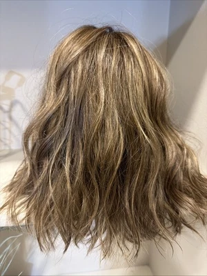 Rachel Welch Wavy Day RL9/24ss Synthetic Lace Front Cap Wig - Image 1 of 4