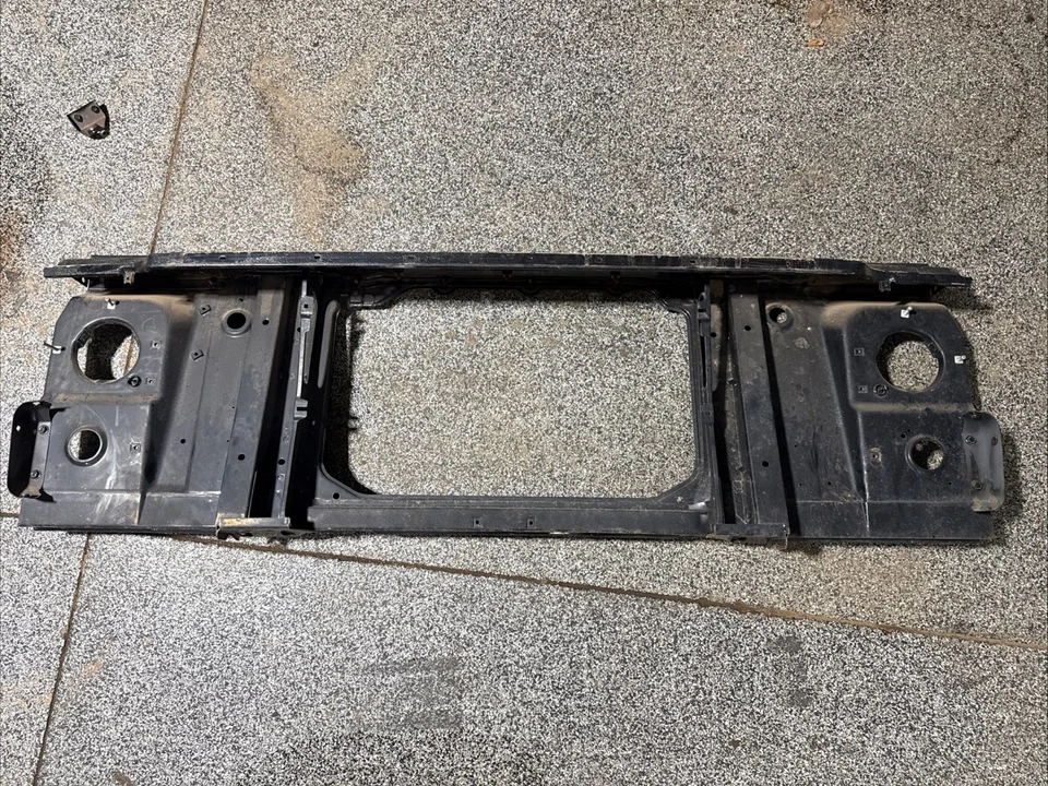 Chevy Squarebody 1973-76 C/K10-30 K5 Blazer Suburban radiador núcleo soporte Foto 1 de 4