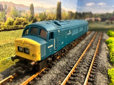 Mainline Class 45039 'The Manchester Regiment' boxed. Runner - Image 1 of 3