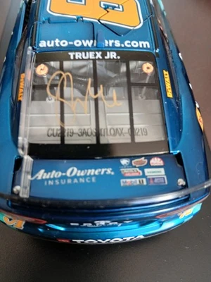 Martin Truex #19 AOI CHEVY 2022. #219/660. AUTÓGRAFO DUEL, COLOR LÍQUIDO Foto 1 de 4