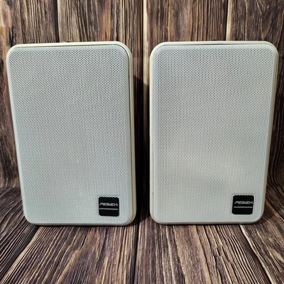 Peavey Impulse 6 W / PR606 indoor/outdoor Vintage Pair Speakers 2 Way White Rare - Image 1 of 4
