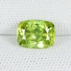 1.67 ct ULTRA RATE GREEN YELLOW 100% NATURAL SPHENE Cushion See Vdo 5762 YB - Picture 1 of 2