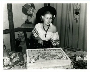 GRACE BRADLEY movie photo - Picture 1 of 2