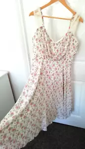Boohoo Occasion Size 14 Dress White Pink Ditsy Floral Lace Trim Back Zip Lined - Picture 1 of 12