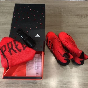 Scarpe da calcio Adidas Predator Freak+ FG US 8.5 FY6238 mai usate - Foto 1 di 6