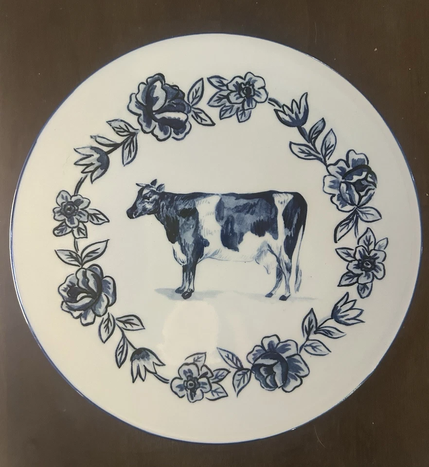 Plato escotilla Anthropologie Molly azul vaca flores granja país francés 8" usado en excelente estado Foto 1 de 4