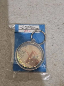 New York Yankees 1989 Water Globe keychain - Picture 1 of 3