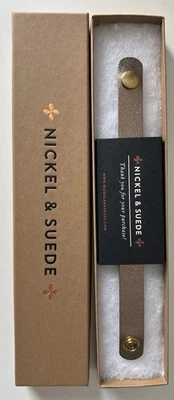 Pulsera de cuero envolvente de níquel y gamuza, talla pequeña, puño dorado estilo boho ¡¡NUEVA EN CAJA!!! Foto 1 de 3