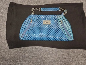 Kitson LA blaue Vinyl Handtasche. Nie benutzt, aber zeigt sich an wenigen Stellen auseinander. - Bild 1 von 7
