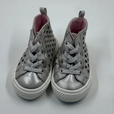 Zapatilla deportiva de caña alta Wonder Nation para bebé niña plateada brillante - talla 2 Foto 1 de 4