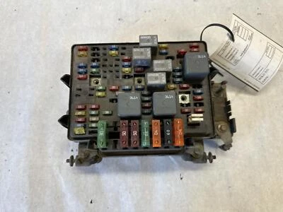 Used Fuse Box fits: 2001 Gmc Sierra 1500 pickup  Grade A - Image 1 of 4
