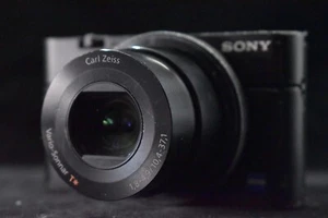 INGLESE OK! Sony Cyber-Shot DSC-RX100 20,2 megapixel fotocamera digitale [N c... - Foto 1 di 23