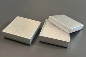 50 X COTTON FILLED MULTI PURPOSE GIFT BOXES SILVER 89x89x25mm - Picture 1 of 5