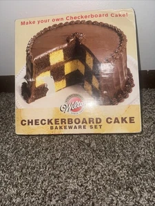 WILTON CHECKERBOARD CAKE BAKEWARE SET - Picture 1 of 2