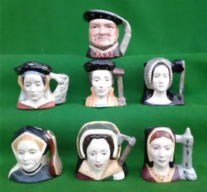 BROCCHE PERSONAGGIO IN MINIATURA ROYAL DOULTON - ENRY VIII & LE SUE SEI MOGLI - SET COMPLETO. - Foto 1 di 22